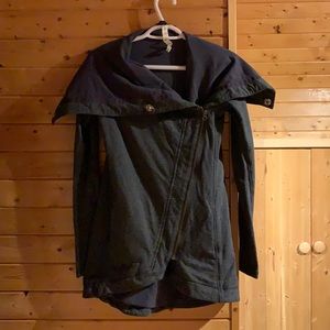 Lululemon size 2 grey wrap sweater and tulip hem